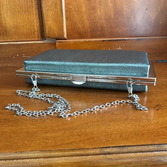 Silver clutch purse with chain shoulder strap - Picture 6 of 8